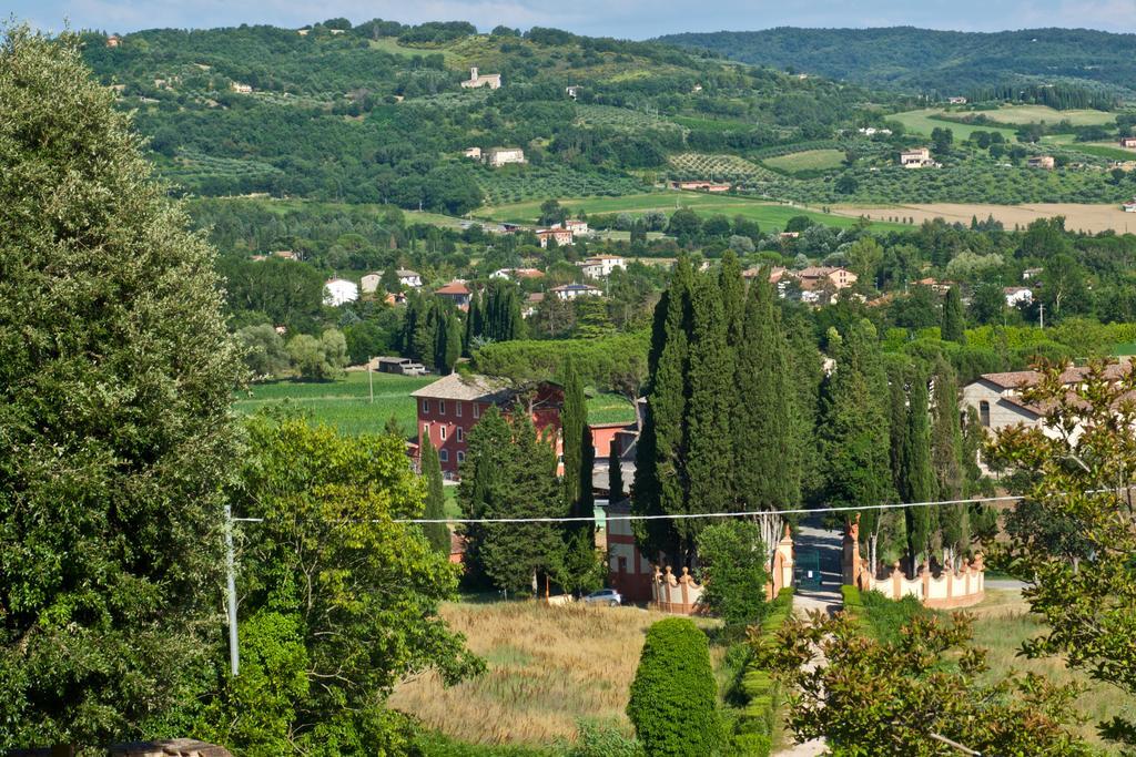 Rosso Porpora Villa Colle Umberto  Exterior photo