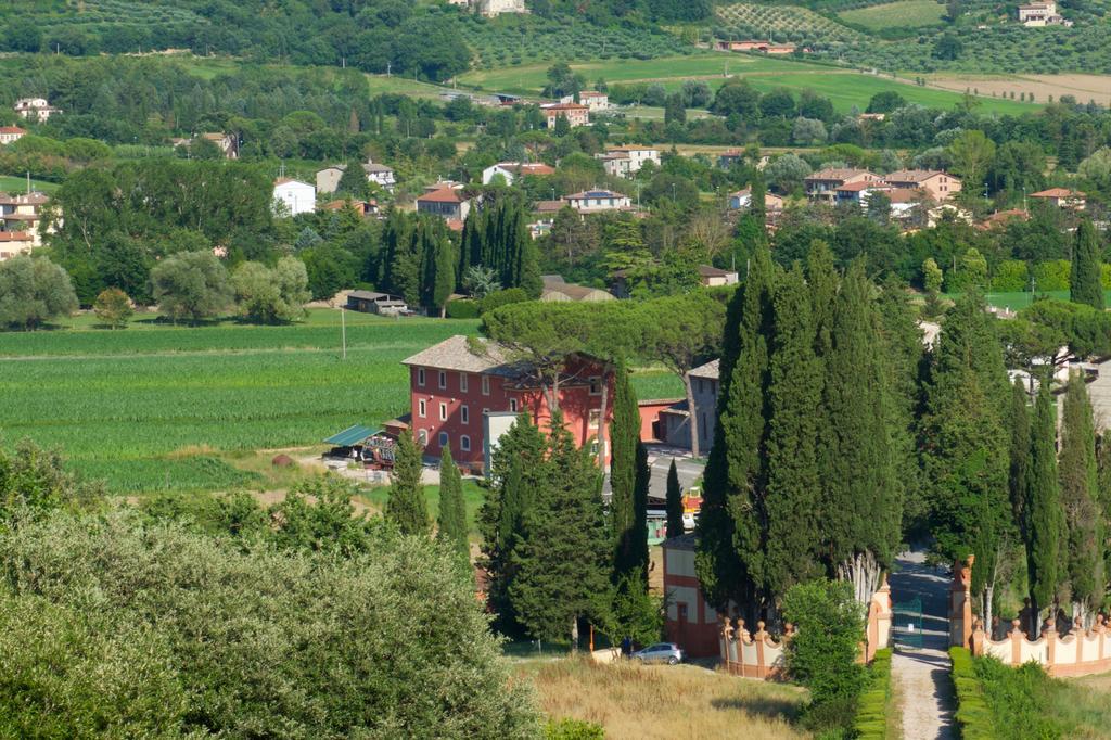 Rosso Porpora Villa Colle Umberto  Exterior photo