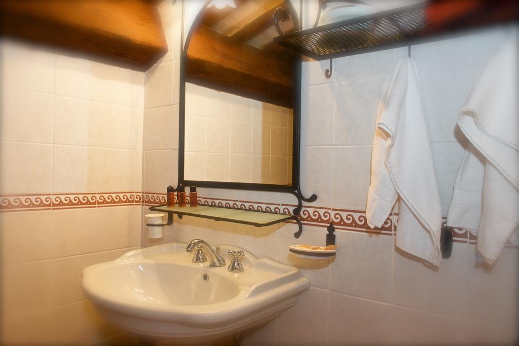 Rosso Porpora Villa Colle Umberto  Exterior photo